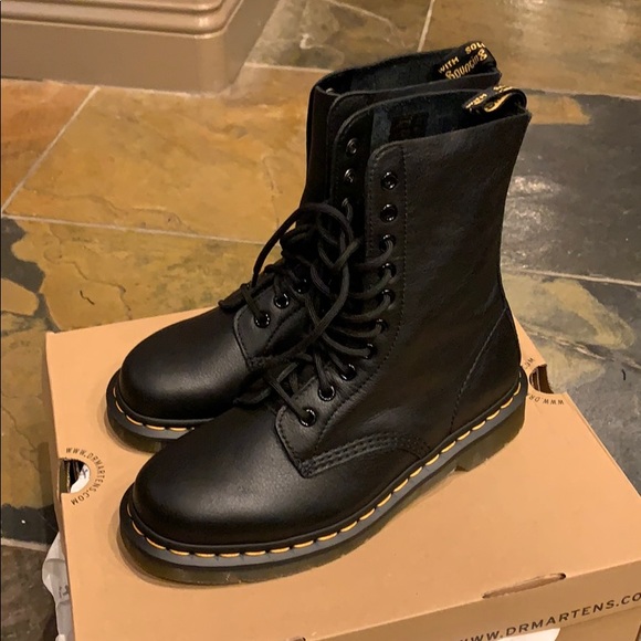 Dr. Martens Shoes | New Dr Martens 49 Black Virginia Leather 8uk6 | Poshmark